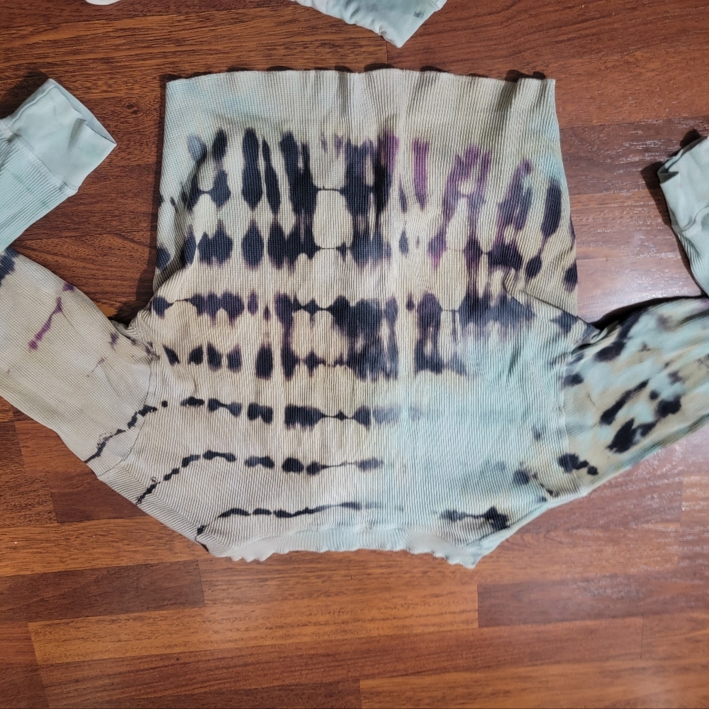 Rare Free People Revolve Daydreamer Tie-Dye Henley Top and Shorts Set Suze Xs - Picture 8 of 10